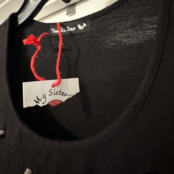 Double Zero Womens Sleeveless blouse is a size Small. - Picture 3 of 4